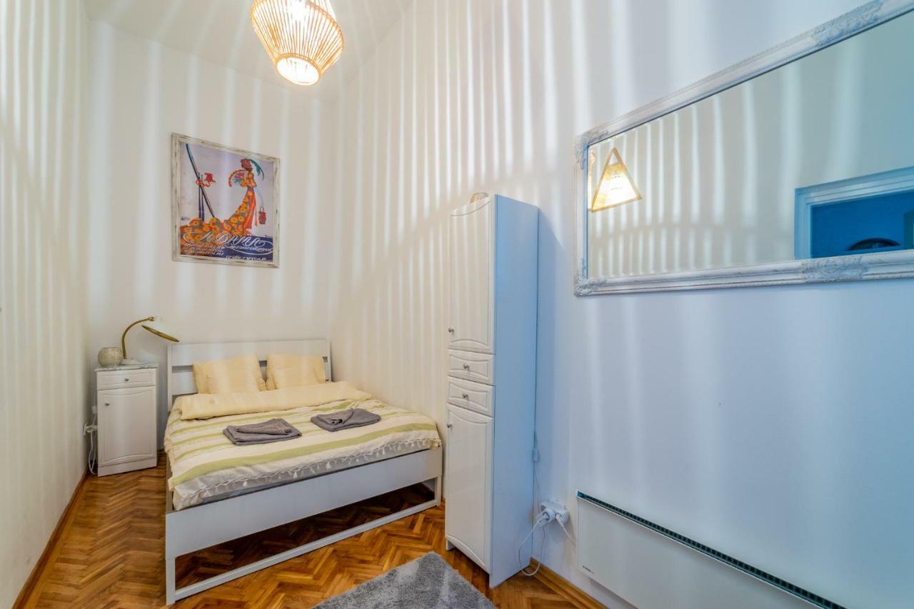Gabi'S Central Broadway Nest @ Nagymezo Str Будапеща Екстериор снимка